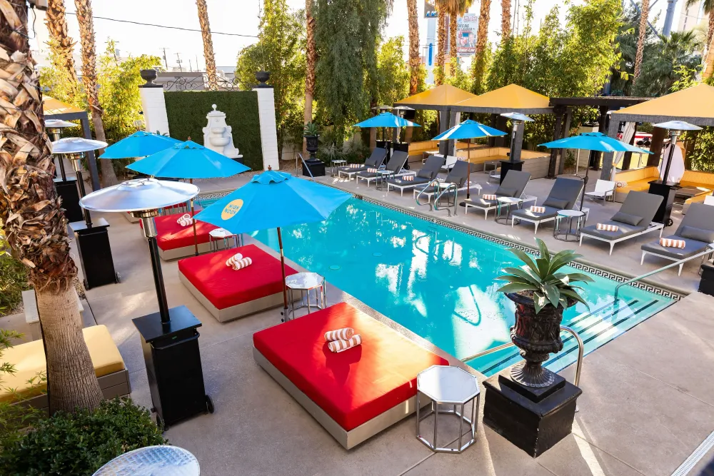 The Ultimate Guide to Las Vegas’ Sexiest Topless Pools | Oyster.com