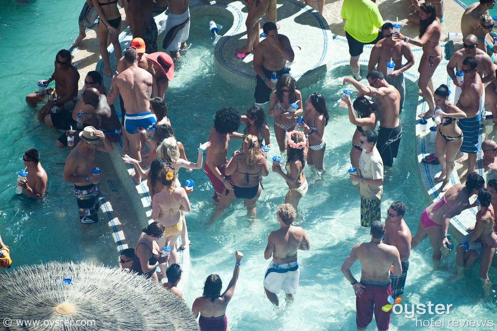 Festa in piscina a Bellagio Las Vegas