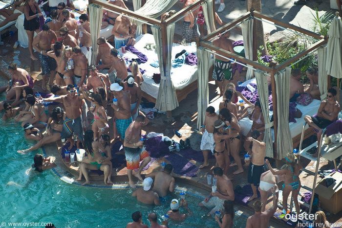 Festa in piscina a Bellagio Las Vegas