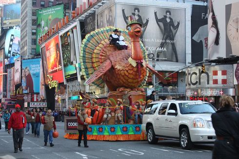 The 10 Best Places in NYC to Watch the Macy's Thanksgiving Day Parade ...