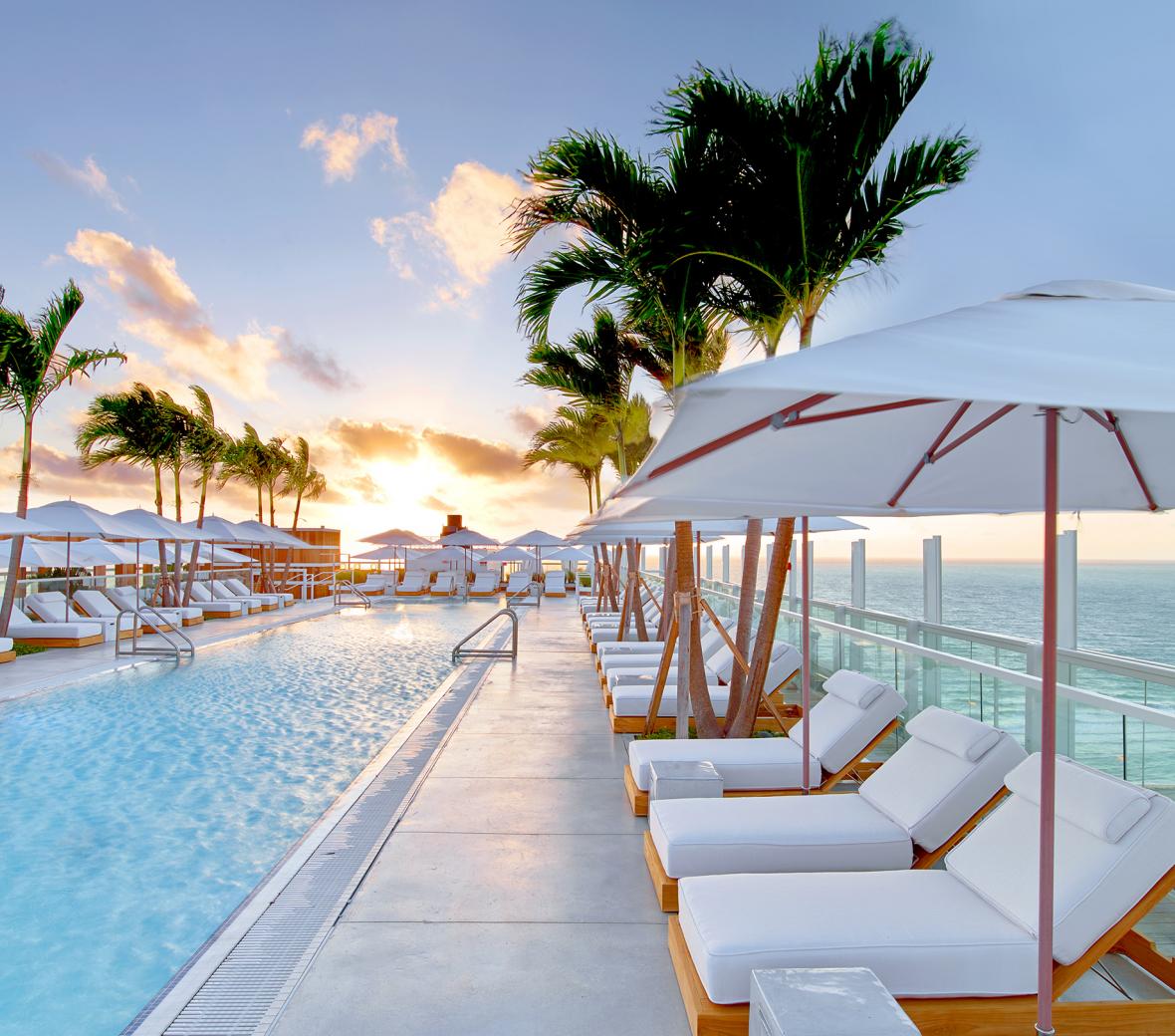 The 8 Best Hotel Rooftop Pools in the U.S. | Oyster | Oyster.com