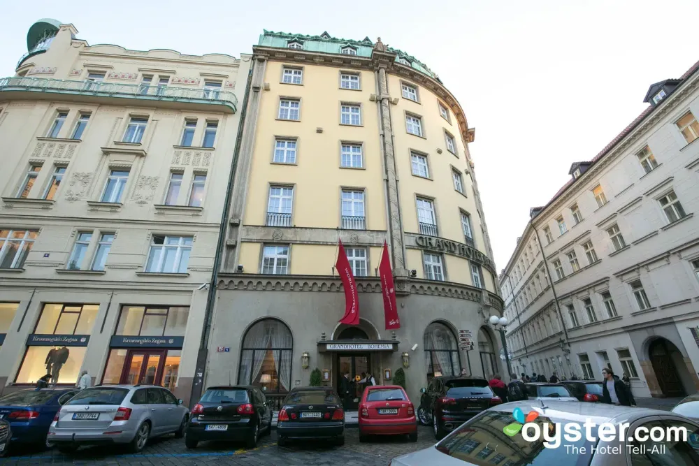 Stunning Romantic Outdoor Bohemian Spaces image