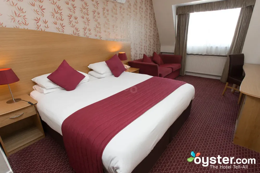 Kensington Court Hotel Review: What To REALLY Expect If You Stay