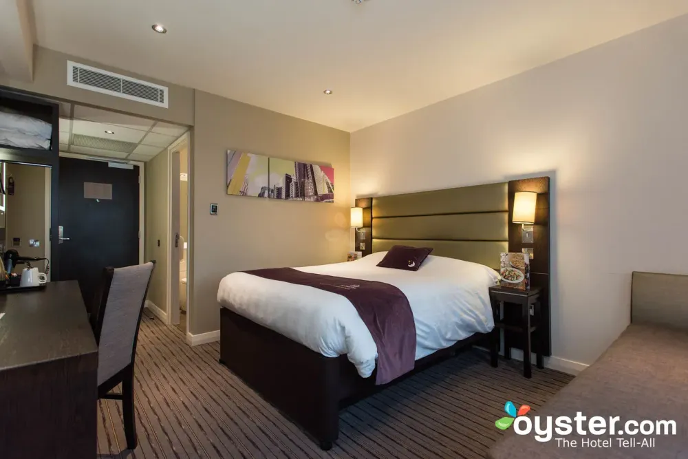 Premier Inn London Edmonton Hotel Review: What To REALLY Expect If You ...