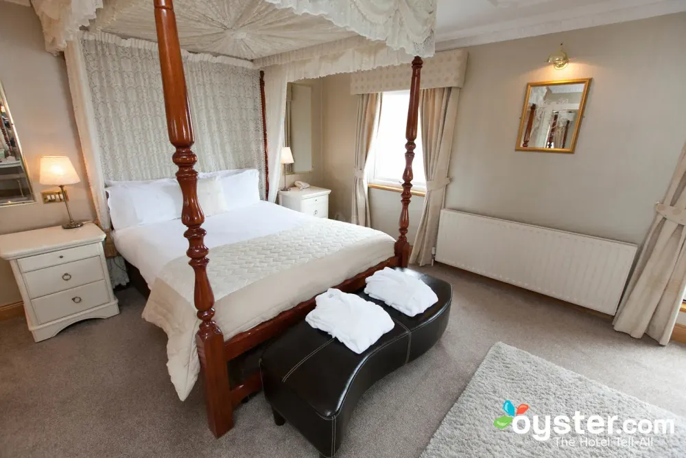 Royal Court Hotel Review: What To REALLY Expect If You Stay